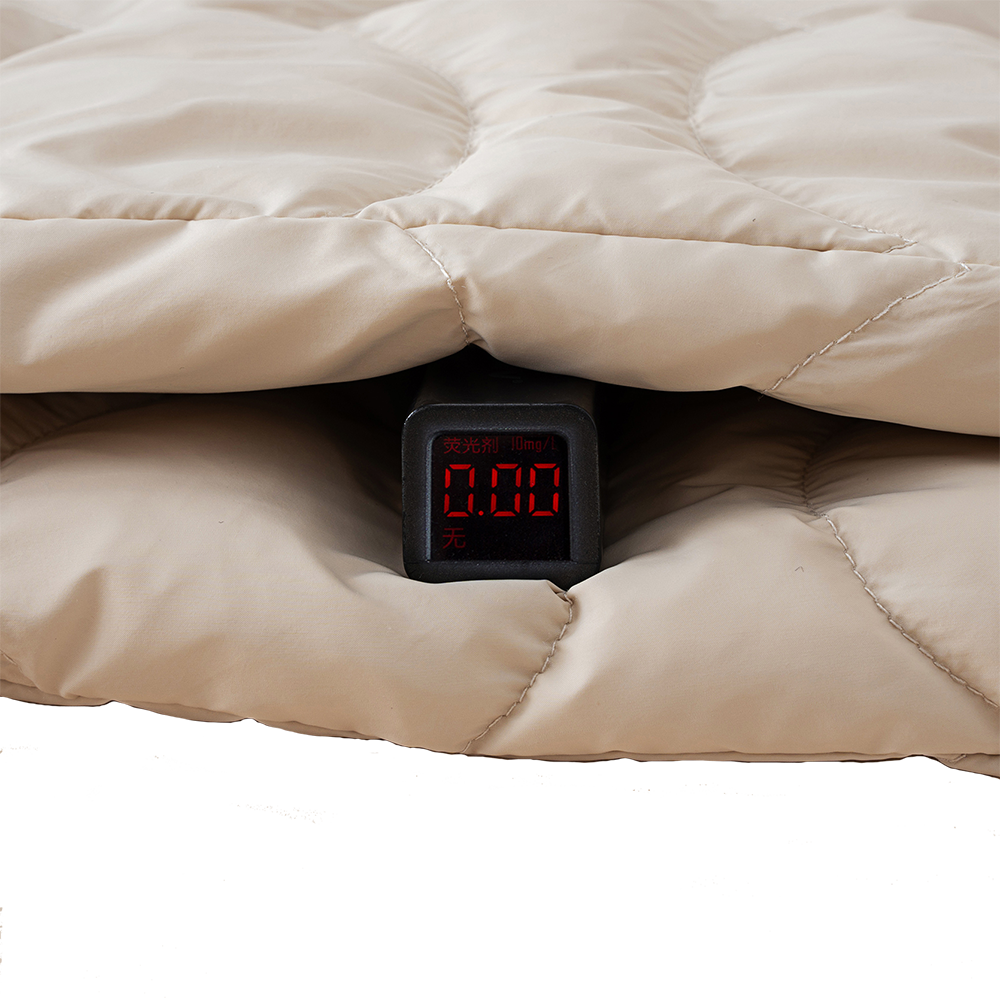 بدلة جسم خفيفة الوزن مبطنة بالريش مع آذان ثلاثية الأبعاد