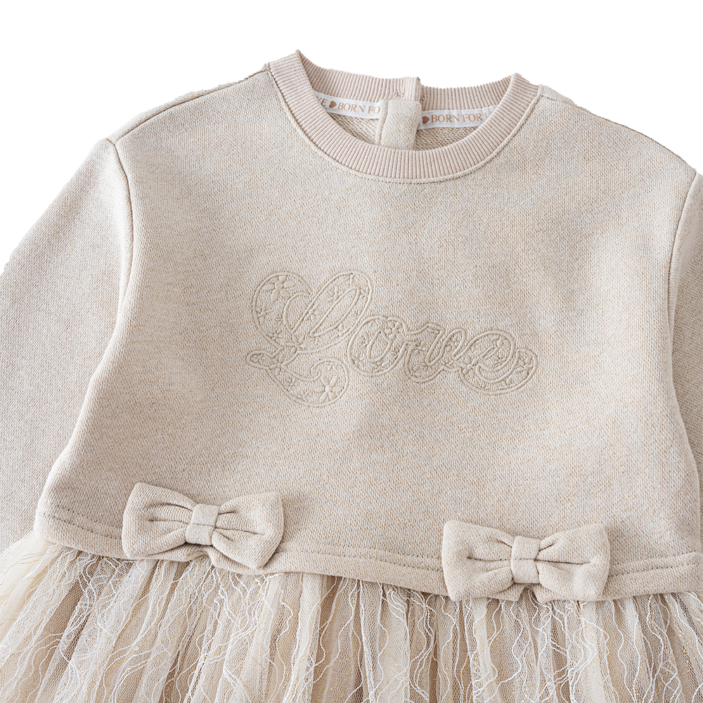 فستان من التول بأكمام طويلة