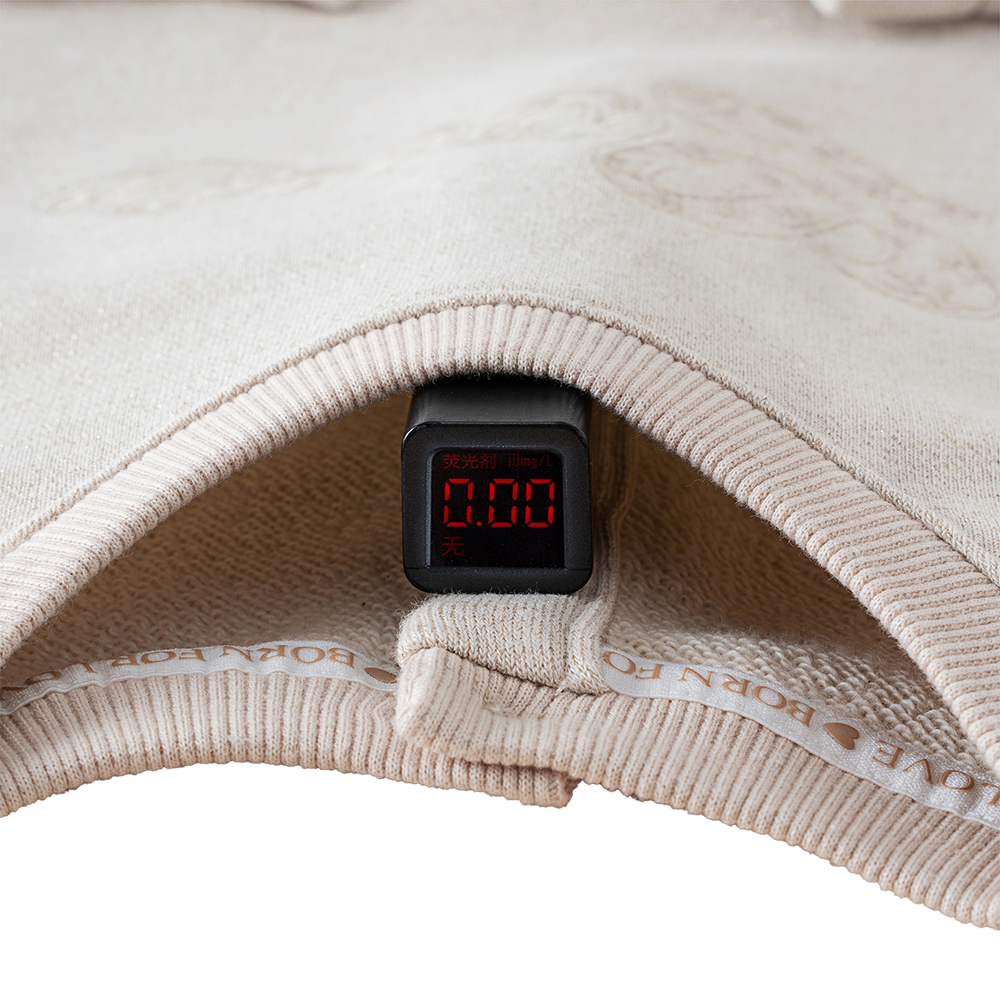 فستان من التول بأكمام طويلة